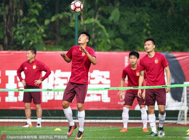 球迷们纷纷离开看台“只要球队能赢球，球迷们就会留下了支持我们。